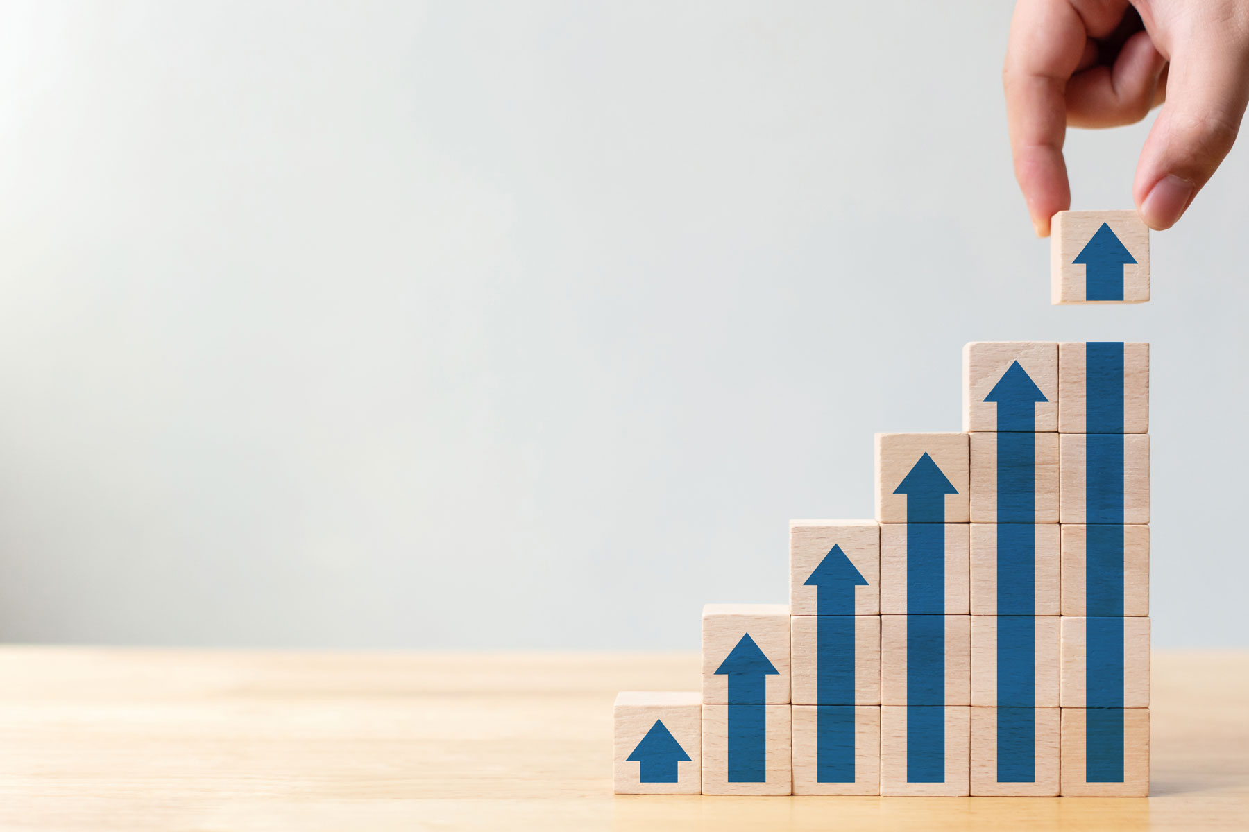 7 estrategias efectivas para mejorar el clima laboral en tu empresa